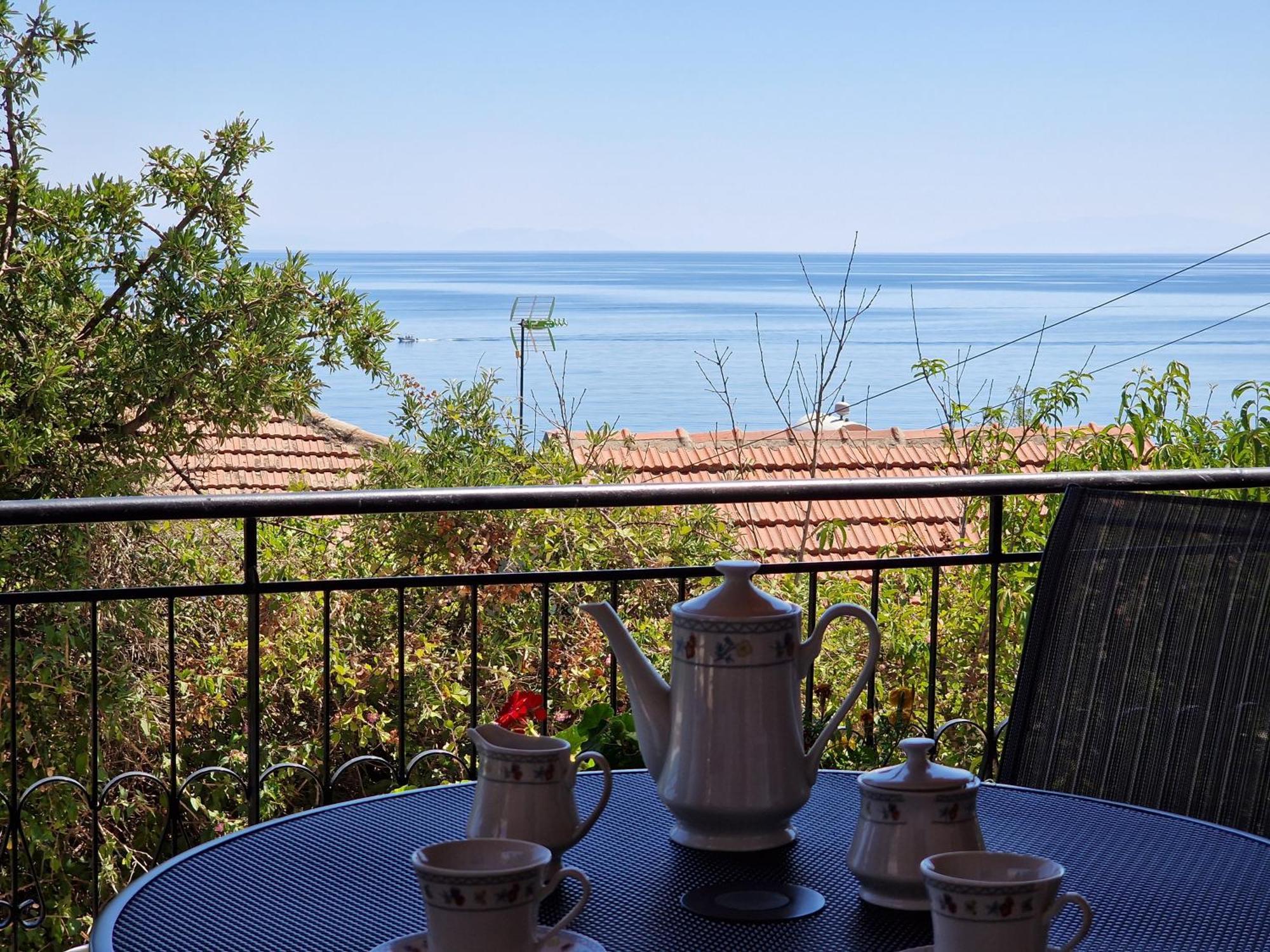 Dennis Seaview * Poros (Kefalonia)